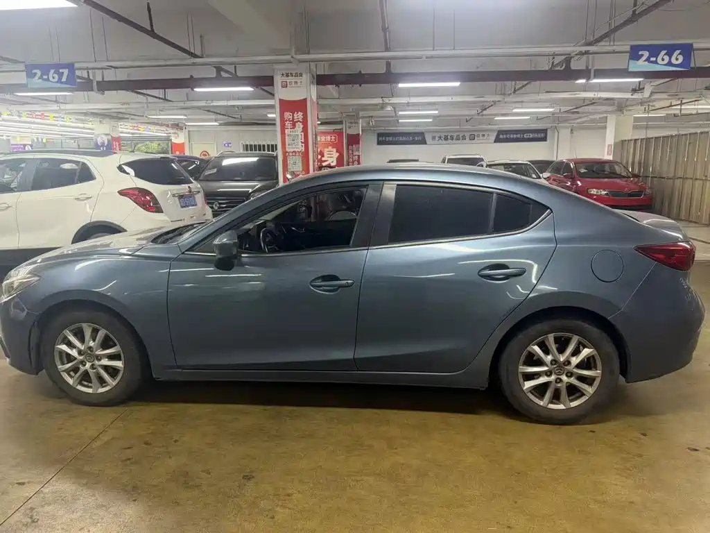 Mazda 3 Axela 2015