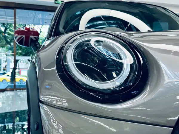MINI MINI 2023