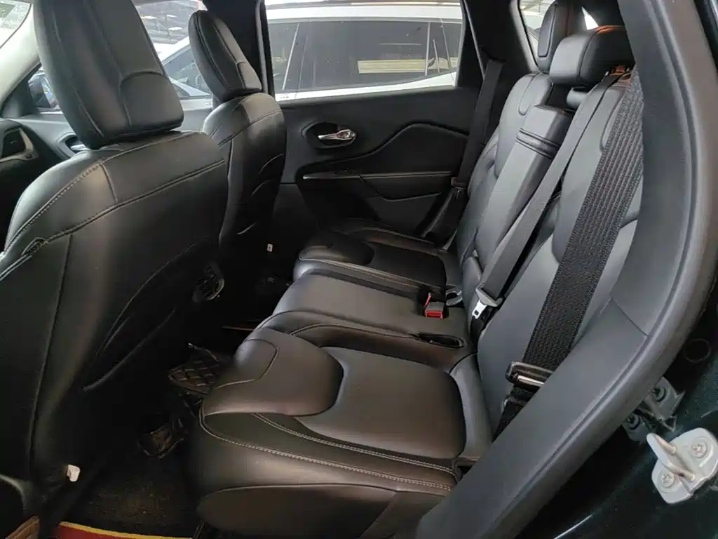 Jeep Cherokee 2017 — фото 17