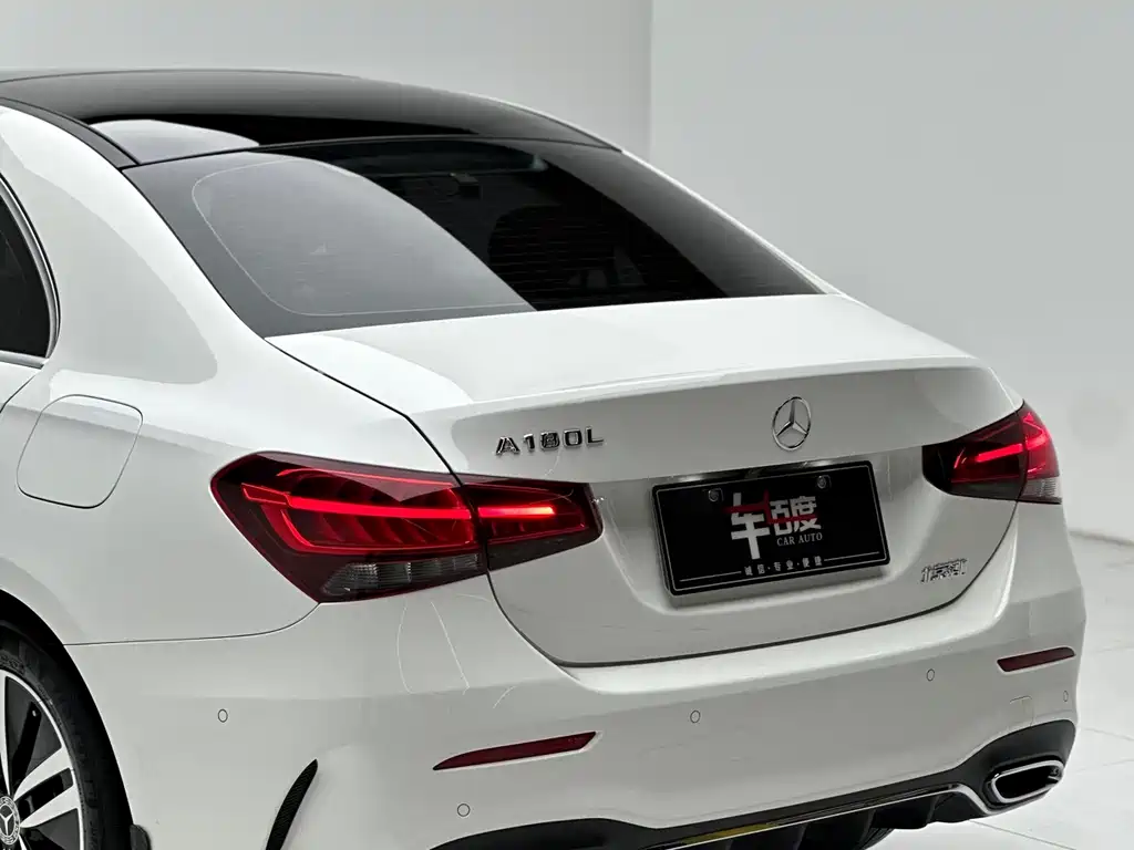Mercedes-Benz A-Class 2019 — фото 12