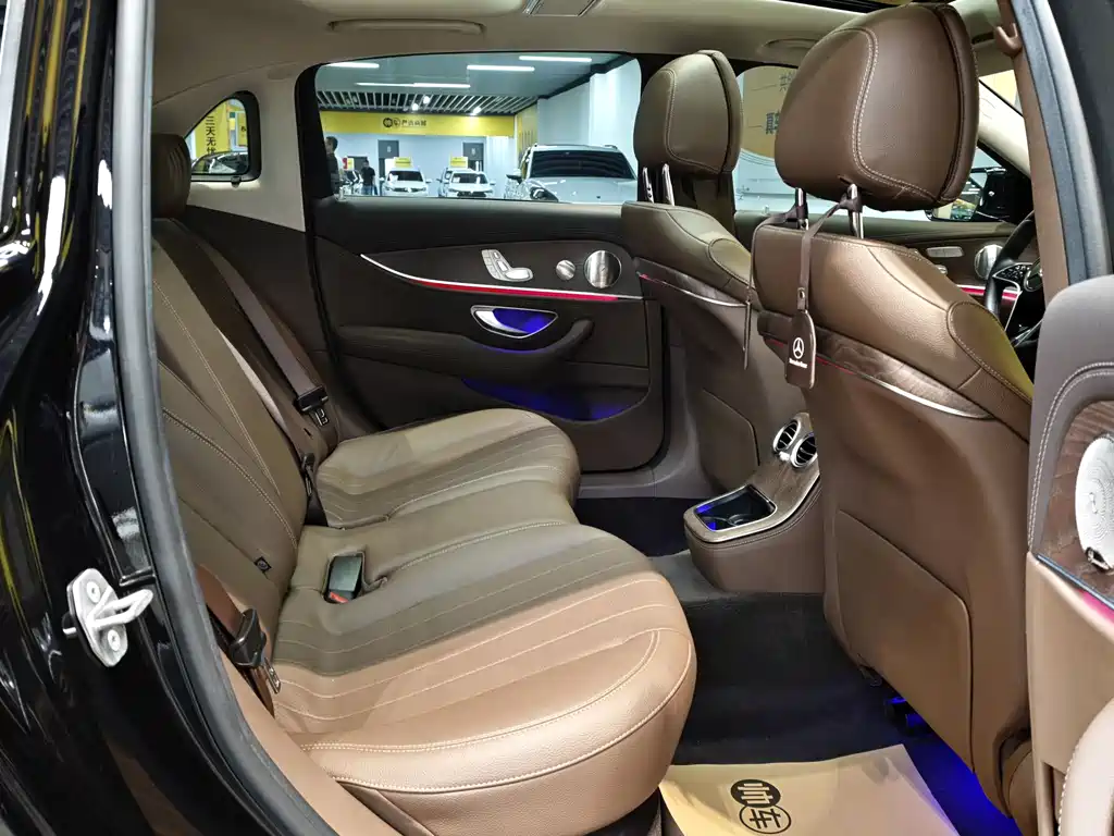 Mercedes-Benz E-Class 2021 — фото 14