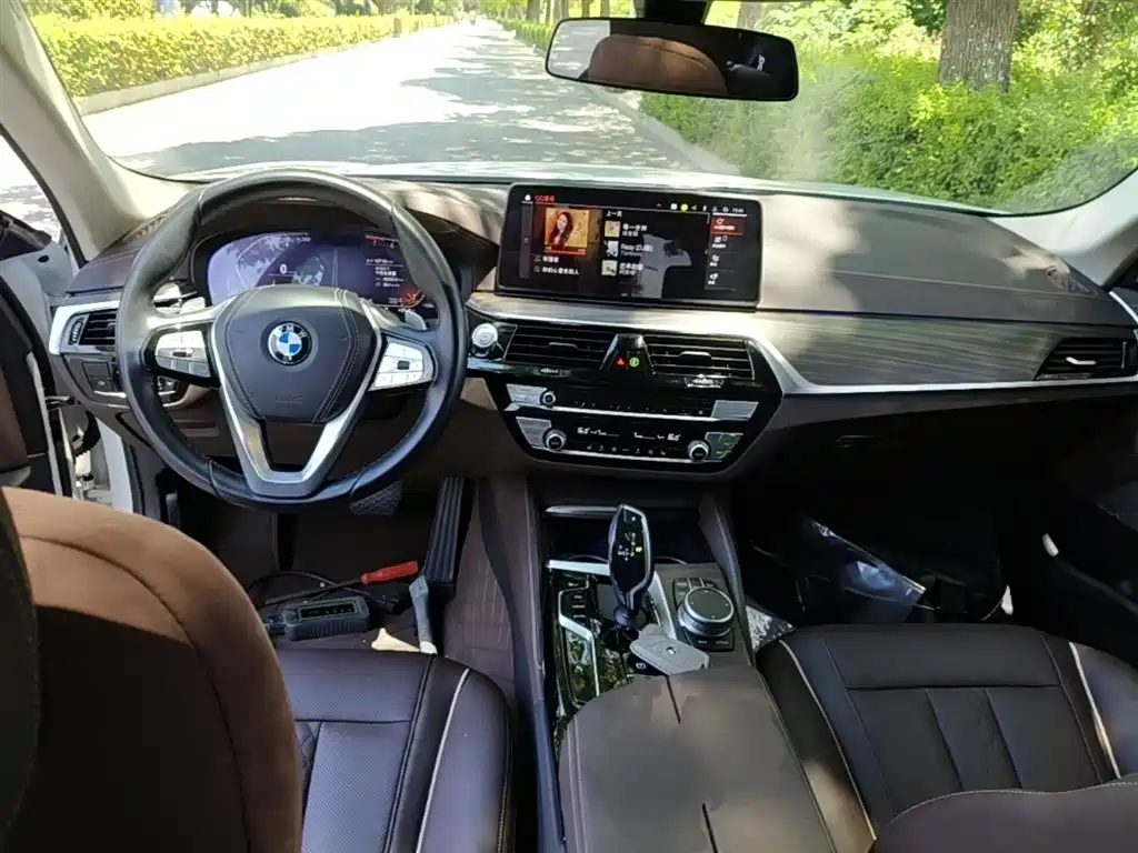 BMW 5 Series 2022 — фото 10