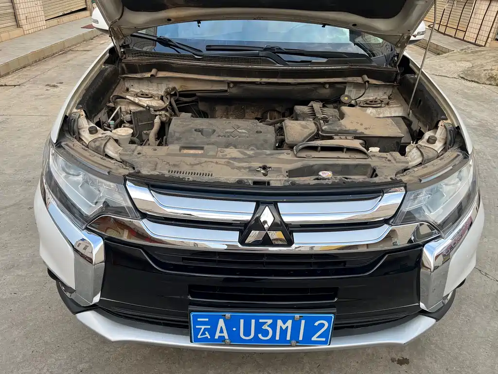 Mitsubishi Outlander 2018 — фото 12