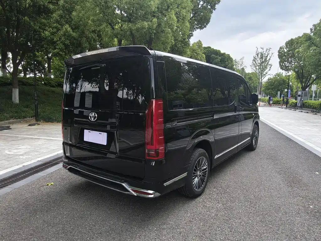 Toyota Hiace 2025 — фото 12