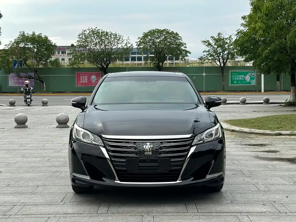 Toyota Crown 2019 — фото 2