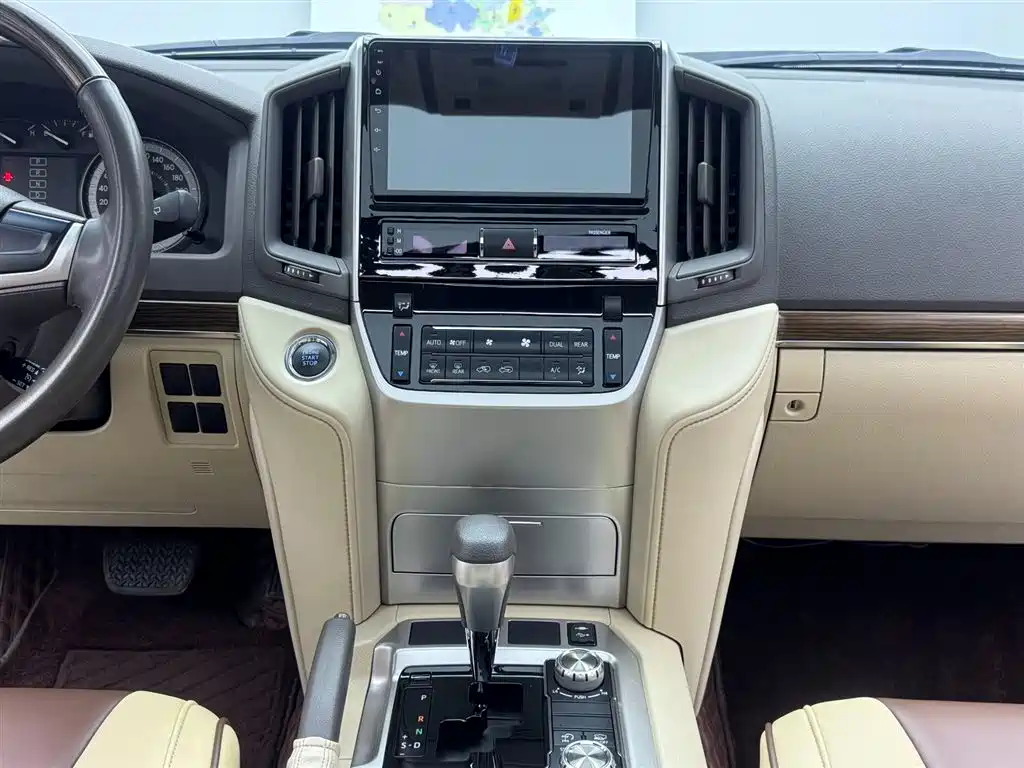 Toyota Land Cruiser 2020 — фото 10