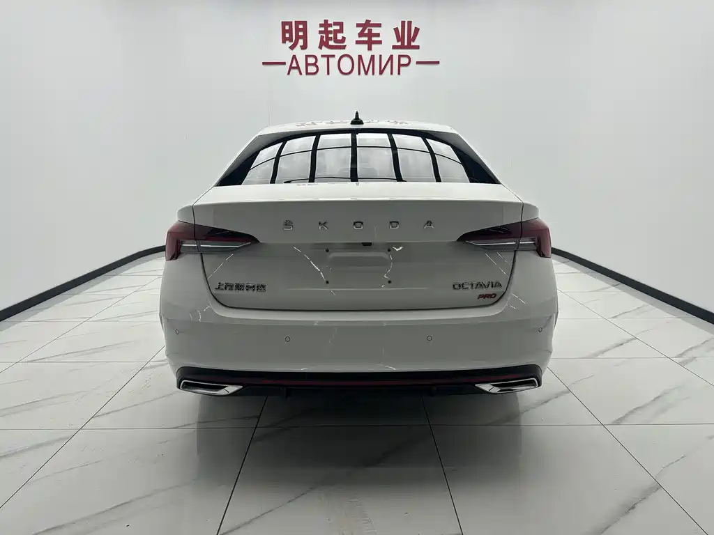 Skoda Octavia 2023 — фото 10