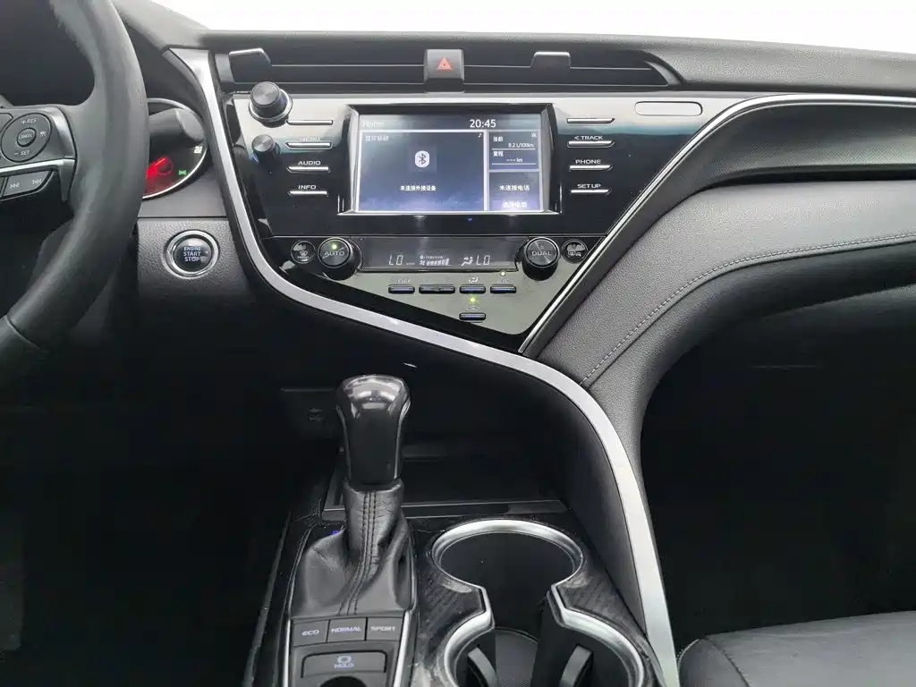 Toyota Camry 2019 — фото 12