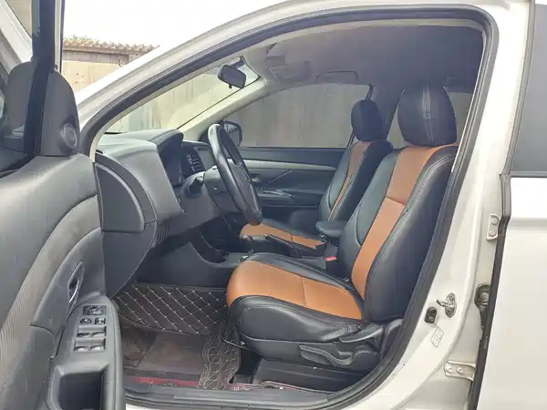 Mitsubishi Outlander 2016