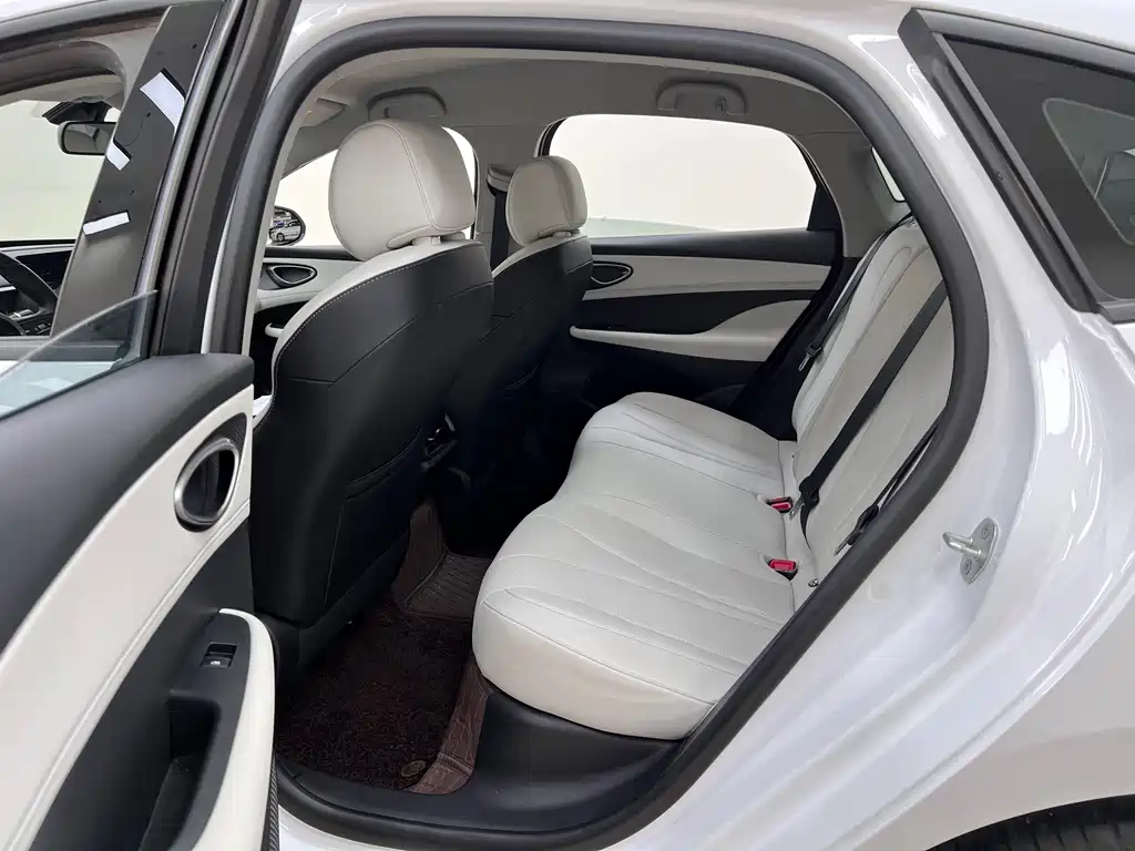 BYD Seal 05 DM-i 2025 — фото 16