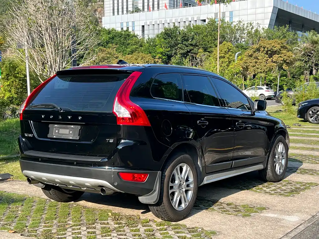 Volvo XC60 2012 — фото 4