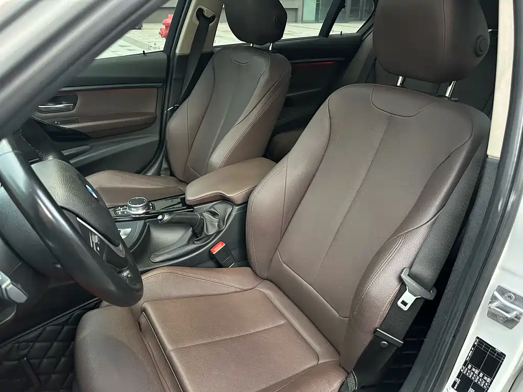 BMW 3 Series 2019 — фото 18