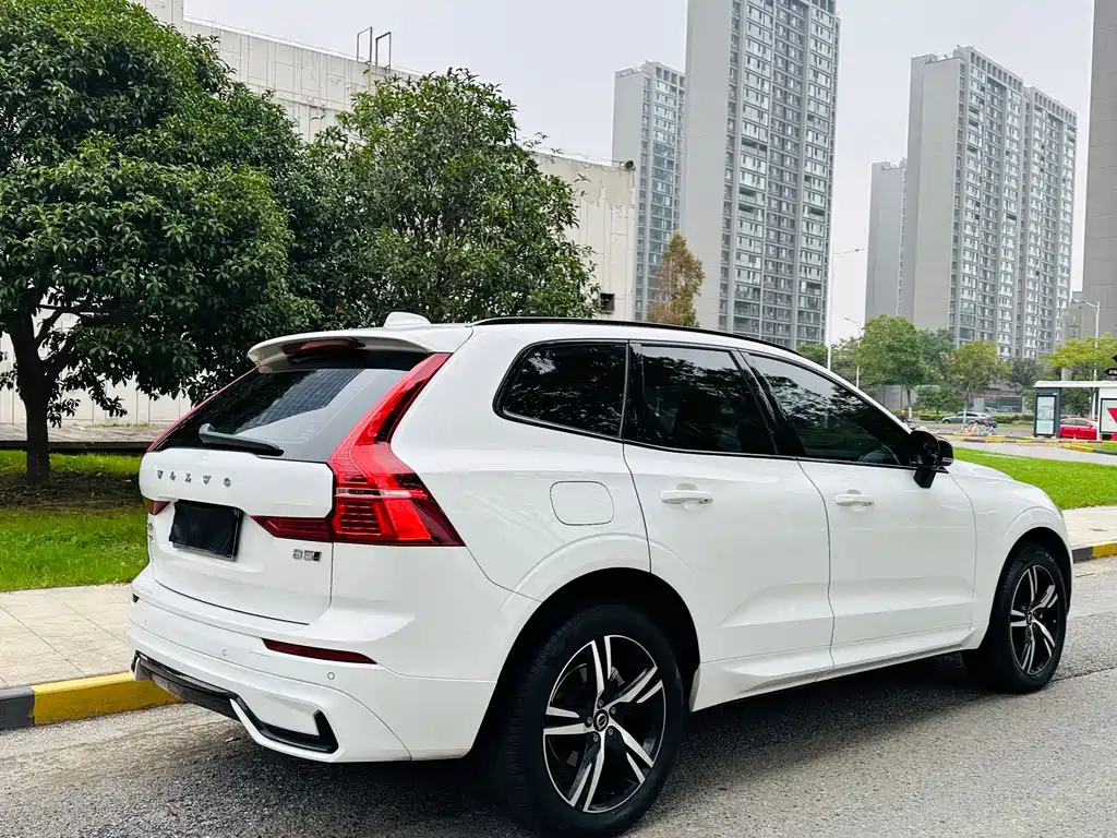Volvo XC60 2022 — фото 5