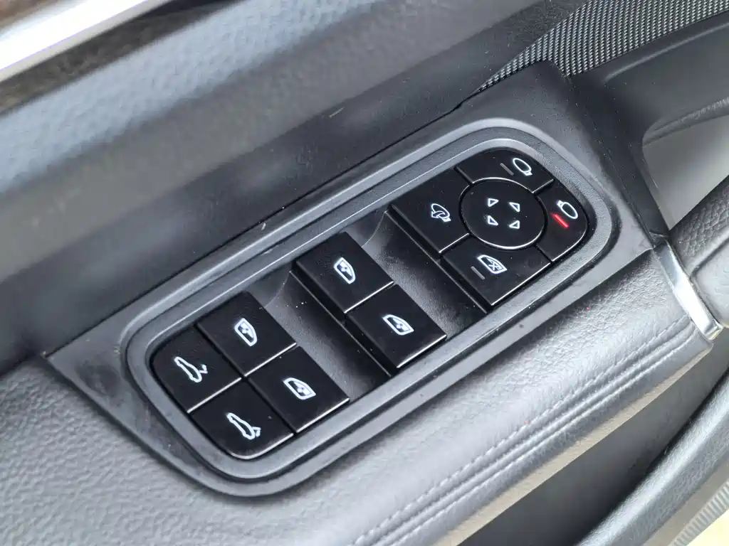 Porsche Cayenne 2018 — фото 22