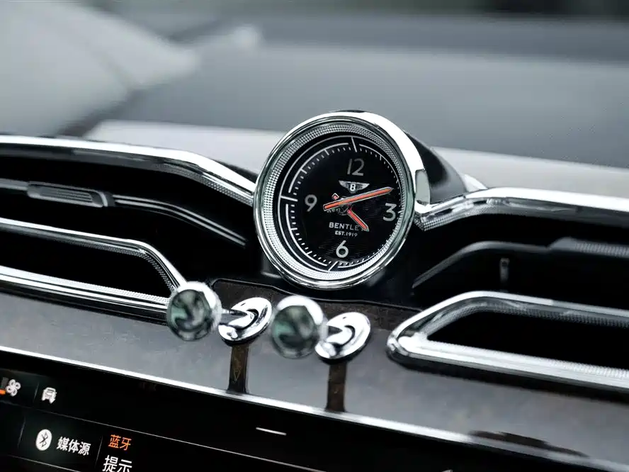 Bentley Bentayga 2021 — фото 19