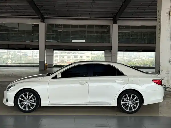 Toyota Reiz 2013