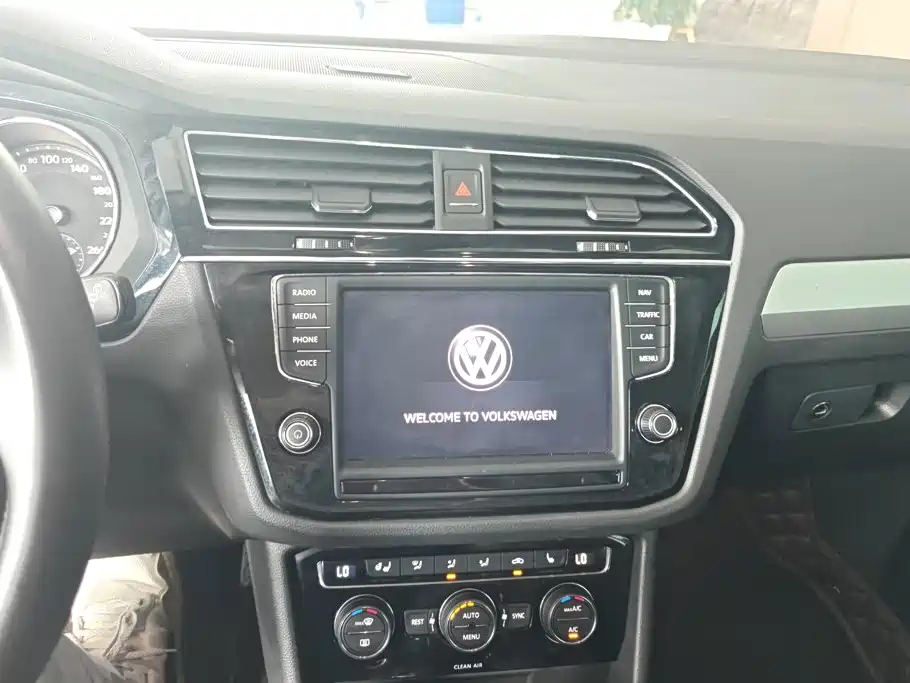 Volkswagen Tiguan L 2018 — фото 13
