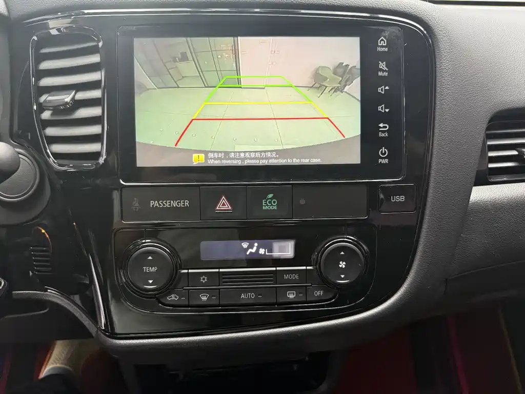 Mitsubishi Outlander 2022 — фото 12