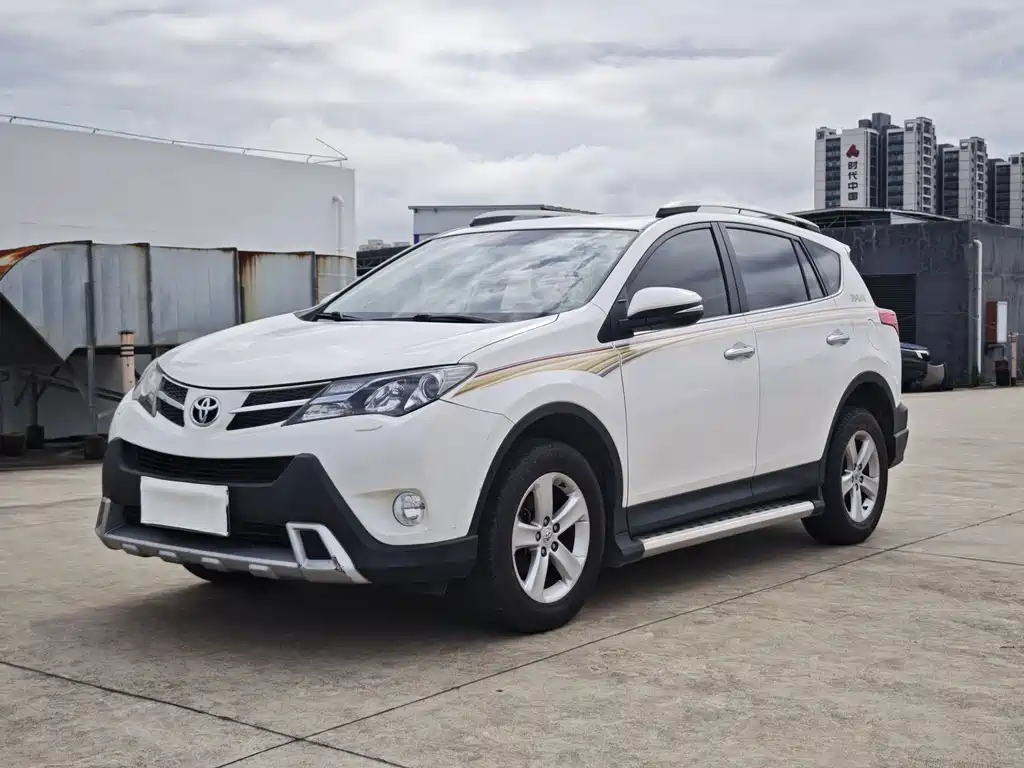 Toyota RAV4 2014 — фото 1