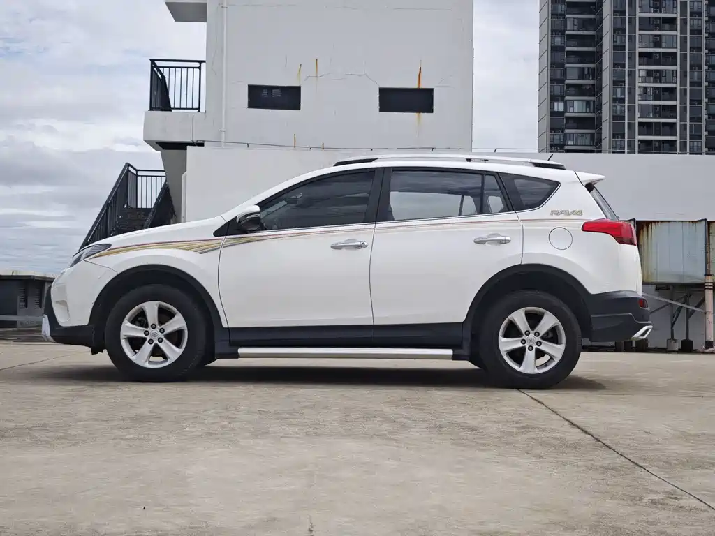 Toyota RAV4 2014 — фото 12