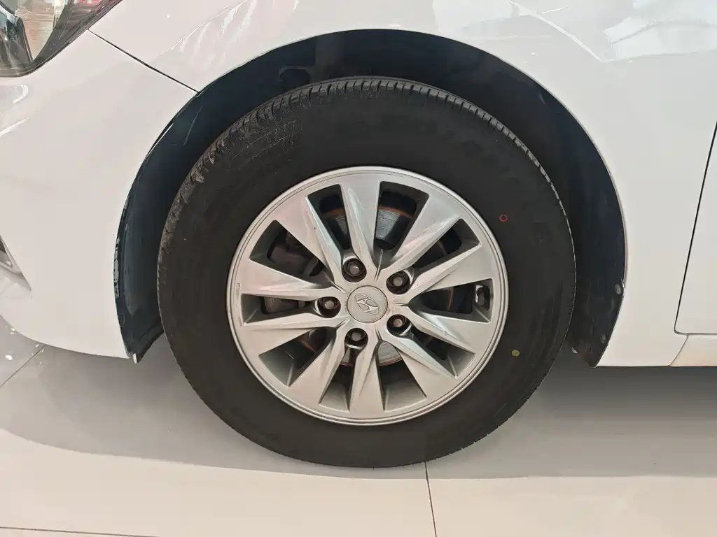 Hyundai Elantra 2019 — фото 4