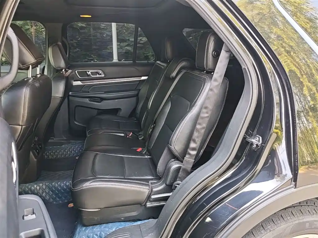 Ford Explorer 2018 — фото 17