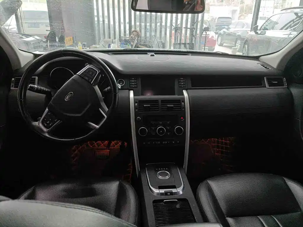 Land Rover Discovery Sport 2017 — фото 7