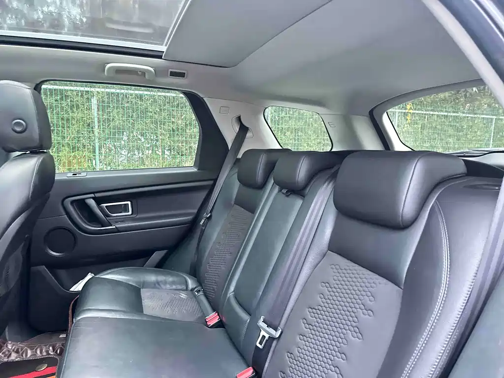 Land Rover Discovery Sport 2017 — фото 13