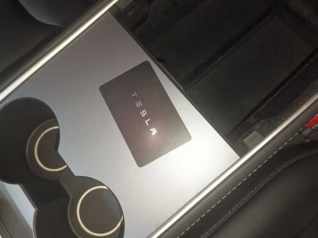 Tesla Model Y 2022 — фото 17