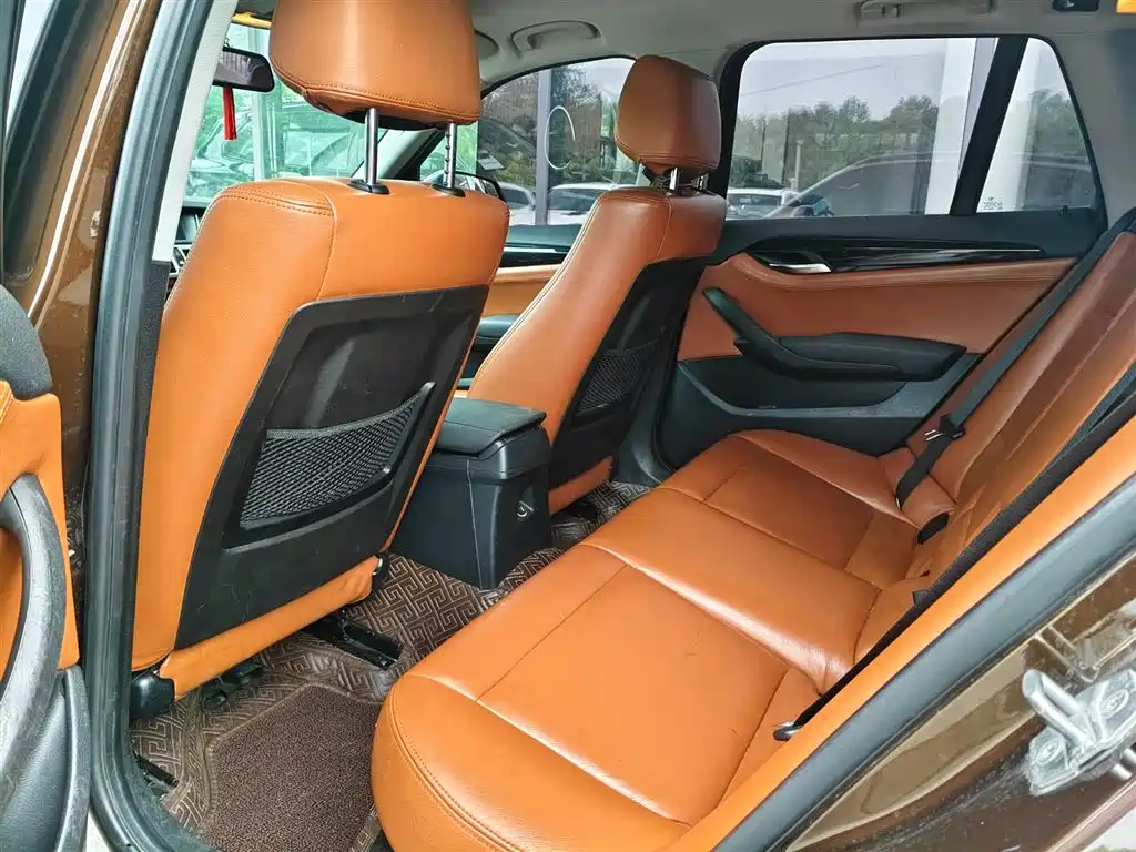 BMW X1 2015 — фото 16
