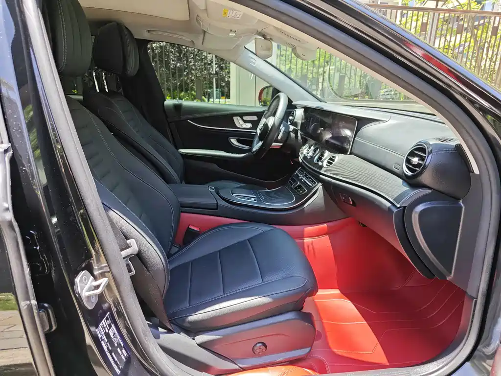 Mercedes-Benz E-Class 2020 — фото 15