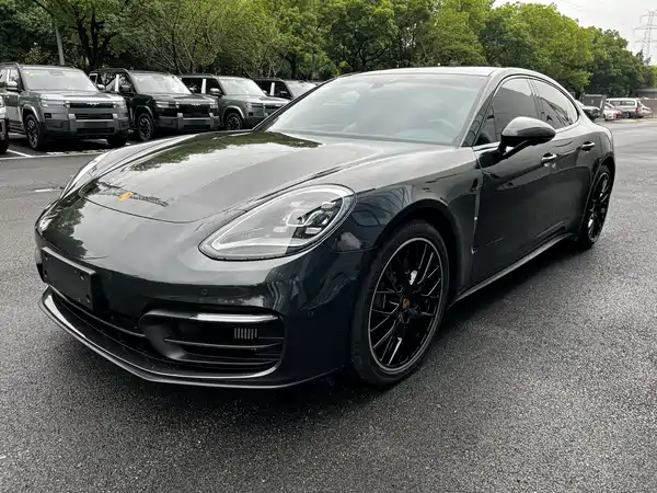 Porsche Panamera 2023
