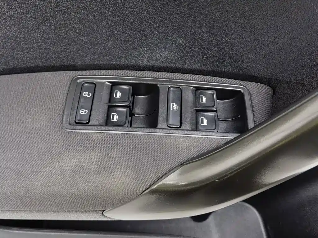 Skoda Rapid Spaceback 2017 — фото 9