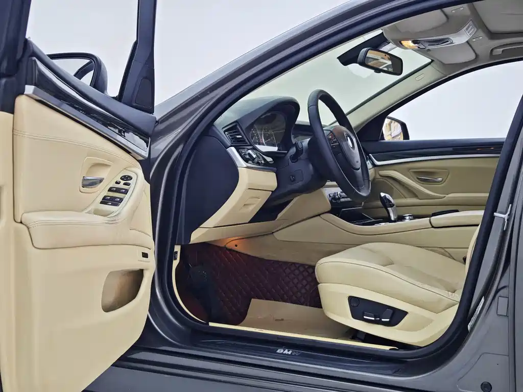 BMW 5 Series 2012 — фото 15