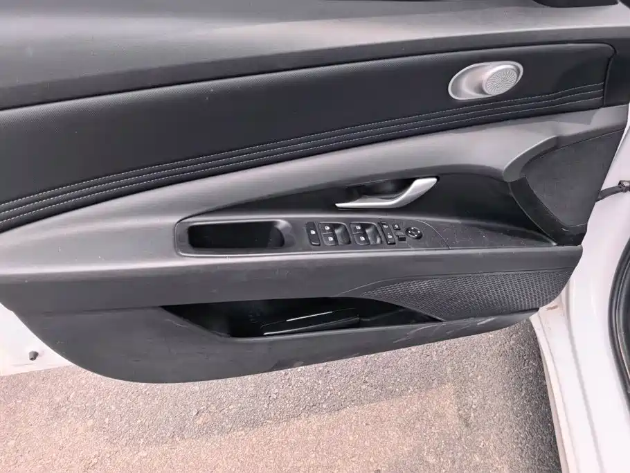 Hyundai Elantra 2023
