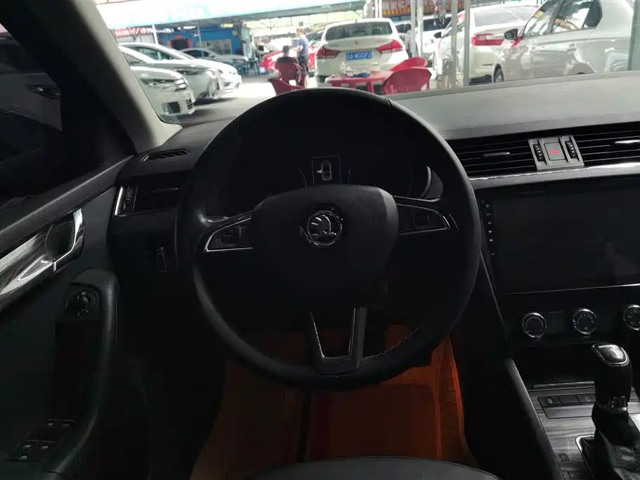 Skoda Octavia 2016 — фото 15