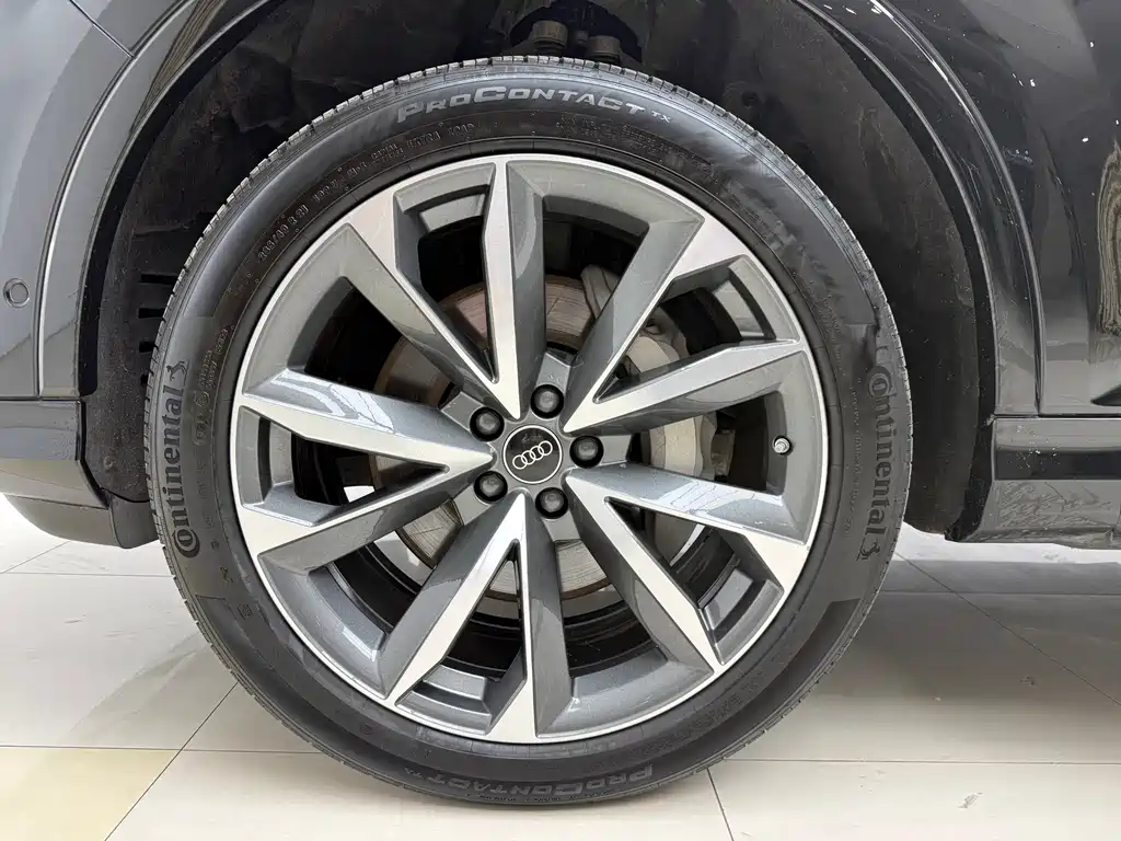 Audi Q7 2023 — фото 26
