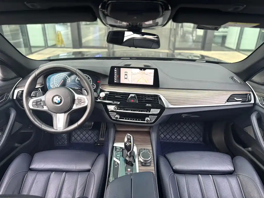 BMW 5 Series 2018 — фото 8