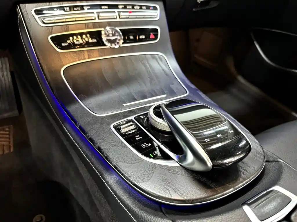 Mercedes-Benz E-Class 2017 — фото 15