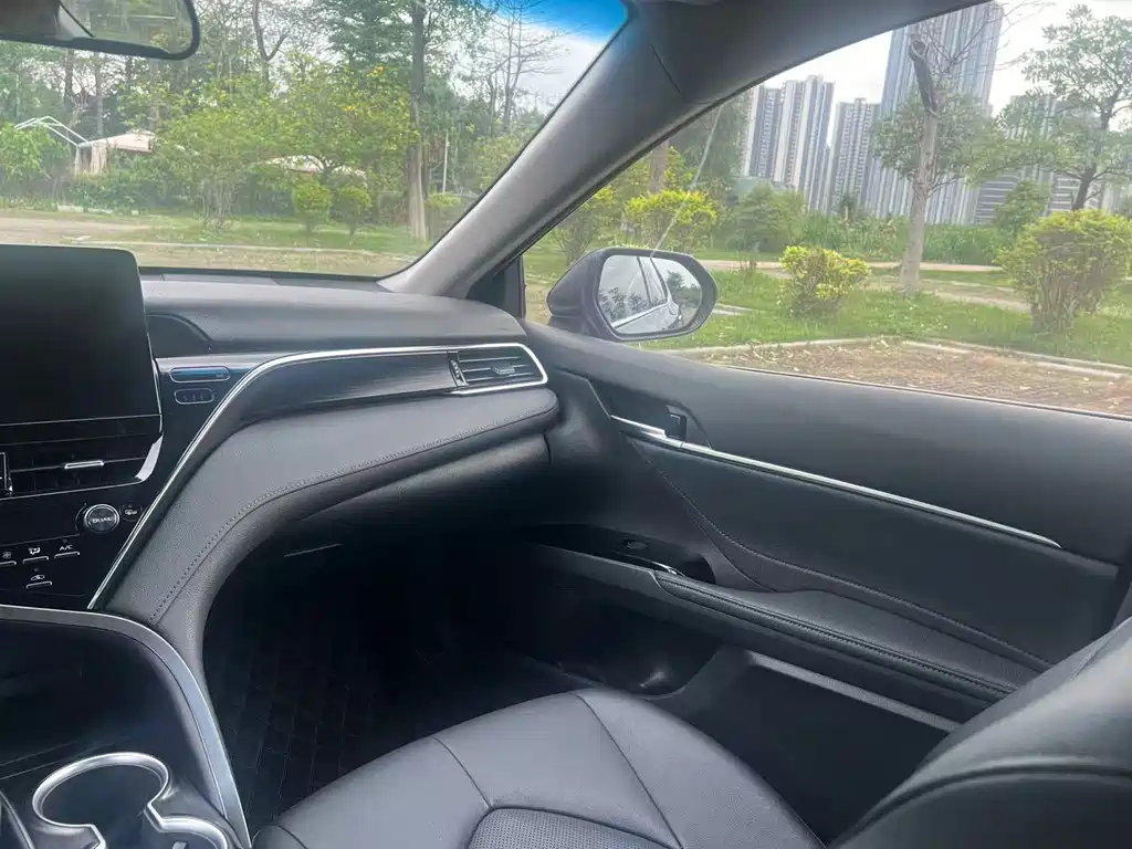 Toyota Camry 2021 — фото 10