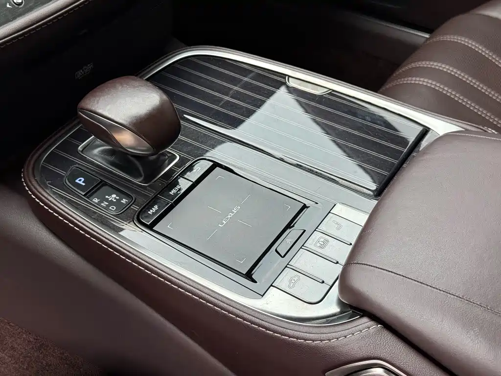 Lexus LS 2019 — фото 14
