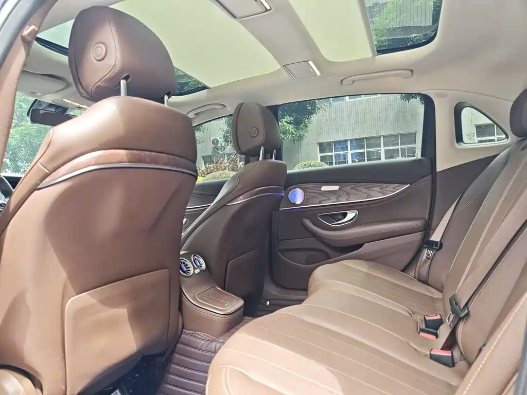 Mercedes-Benz E-Class 2023 — фото 10