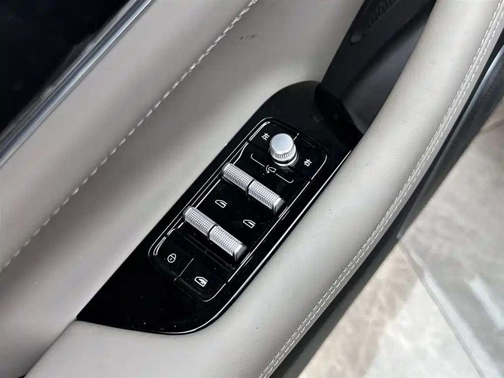 Geely Boyue L — фото 15