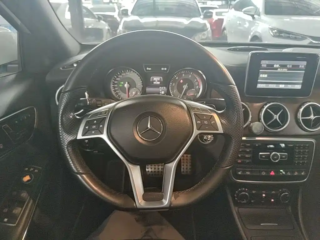 Mercedes-Benz GLA 2014 — фото 11