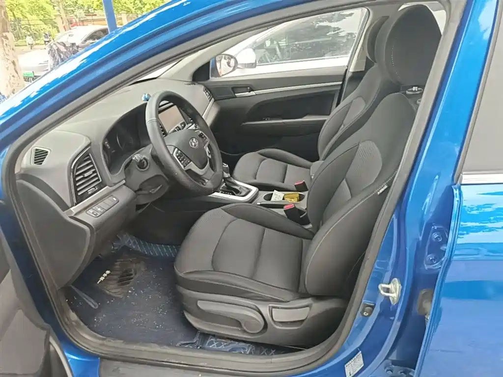 Hyundai Elantra 2018 — фото 15