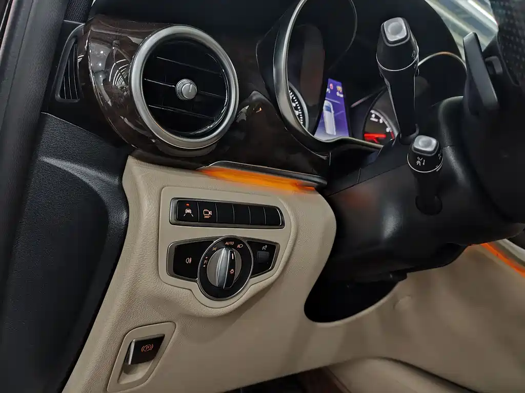Mercedes-Benz V-Class 2019 — фото 21