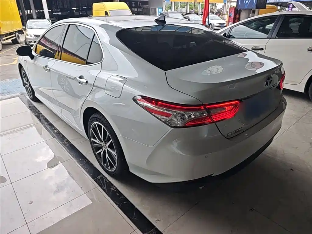 Toyota Camry 2023 — фото 23