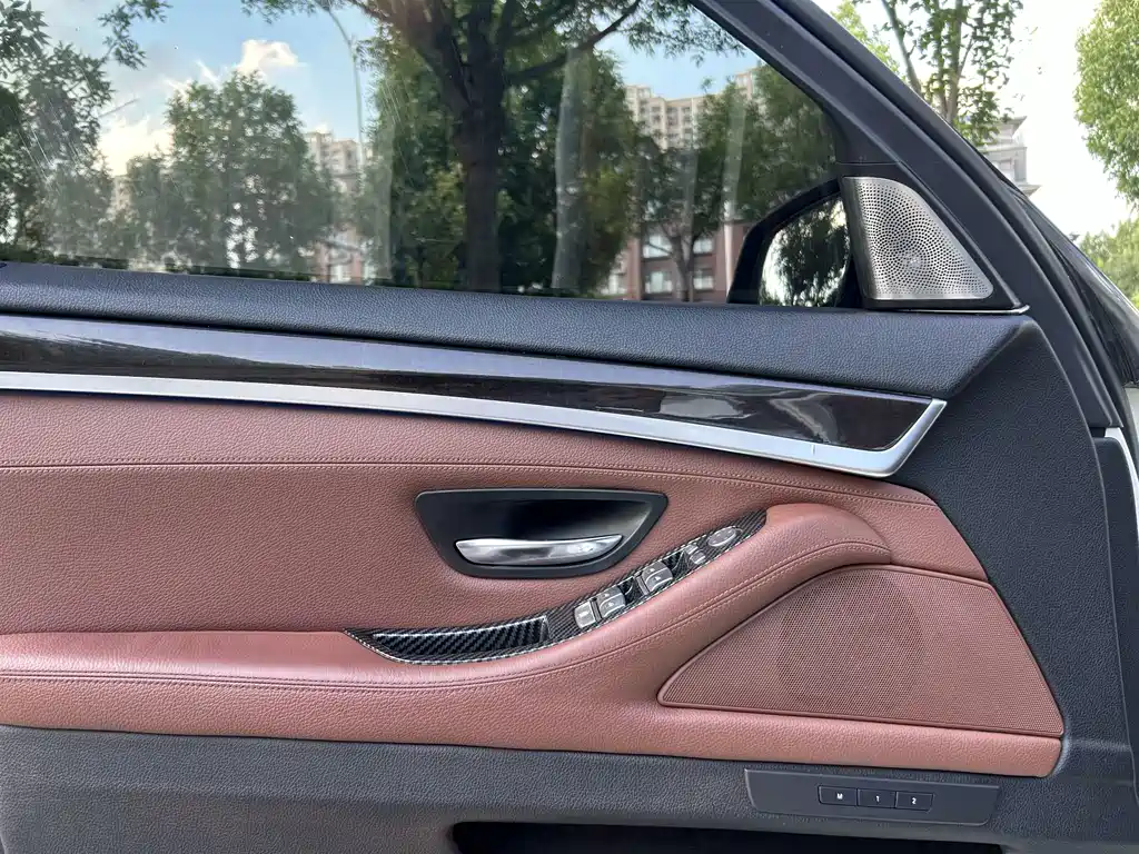 BMW 5 Series 2014 — фото 11