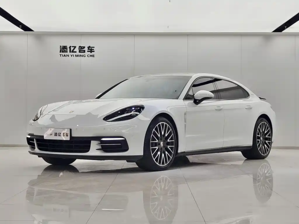 Porsche Panamera 2018 — фото 1