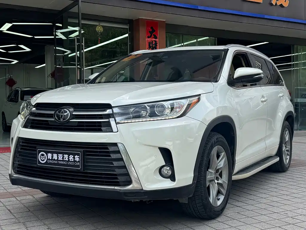 Toyota Highlander 2018 — фото 1